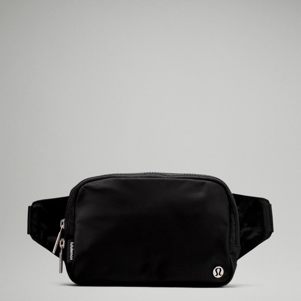 *WITH TAGS* lululemon black everywhere belt bag!! 1L
